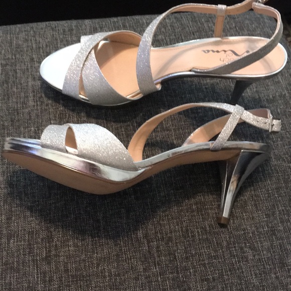Touch of Nina Sliver Refined Gray Sandals - Picture 3 of 3